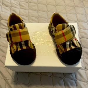 Burberry velcro sneakers